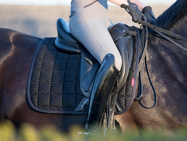 LeMieux Zadeldek Carbon Mesh Dressage